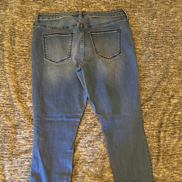 Universal Thread Jeans - Size 14 - Picture 4 of 4
